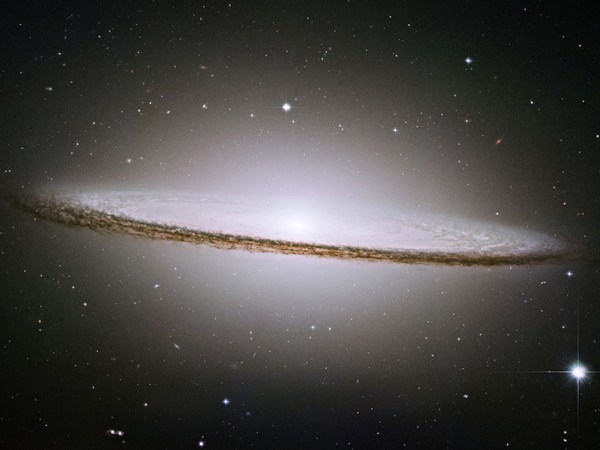 Messier 104 (NGC 4594): The Stunning Sombrero&nbsp;Galaxy