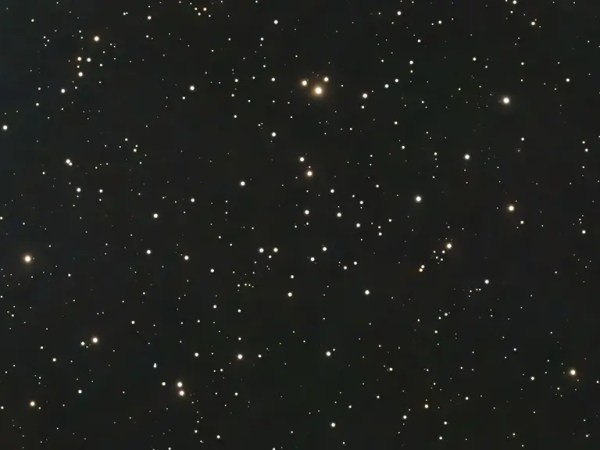 NGC 752: A Scattered Star Cluster with Some&nbsp;Sparks