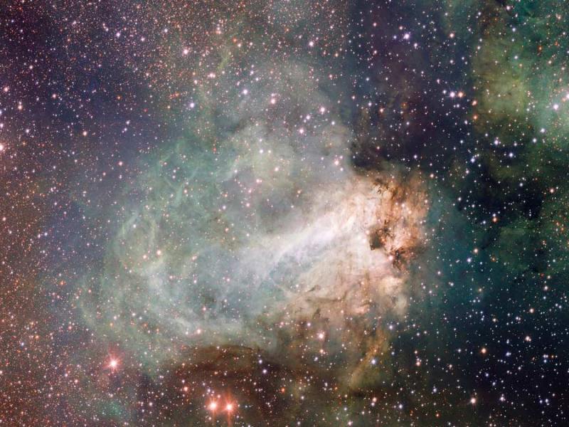 Messier 17 (NGC 6618): The Enchanting Swan&nbsp;Nebula