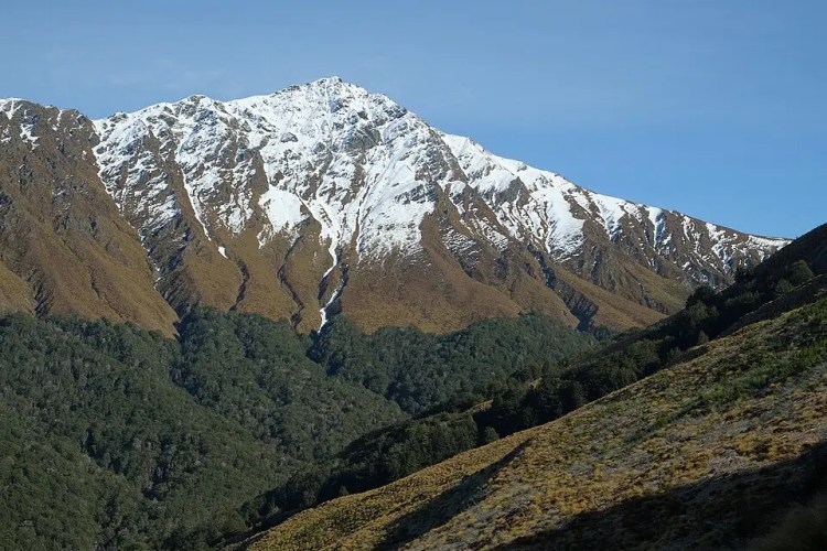 Color photo showing the mountain Ben Lomond in New Zealand