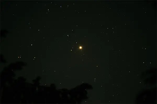 A DSLR photograph of the star Capella in the constellation Auriga